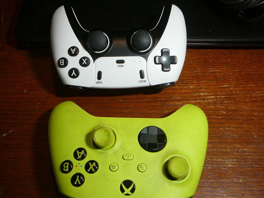 Wireless Xbox controller and Generic Controller Pre-owned